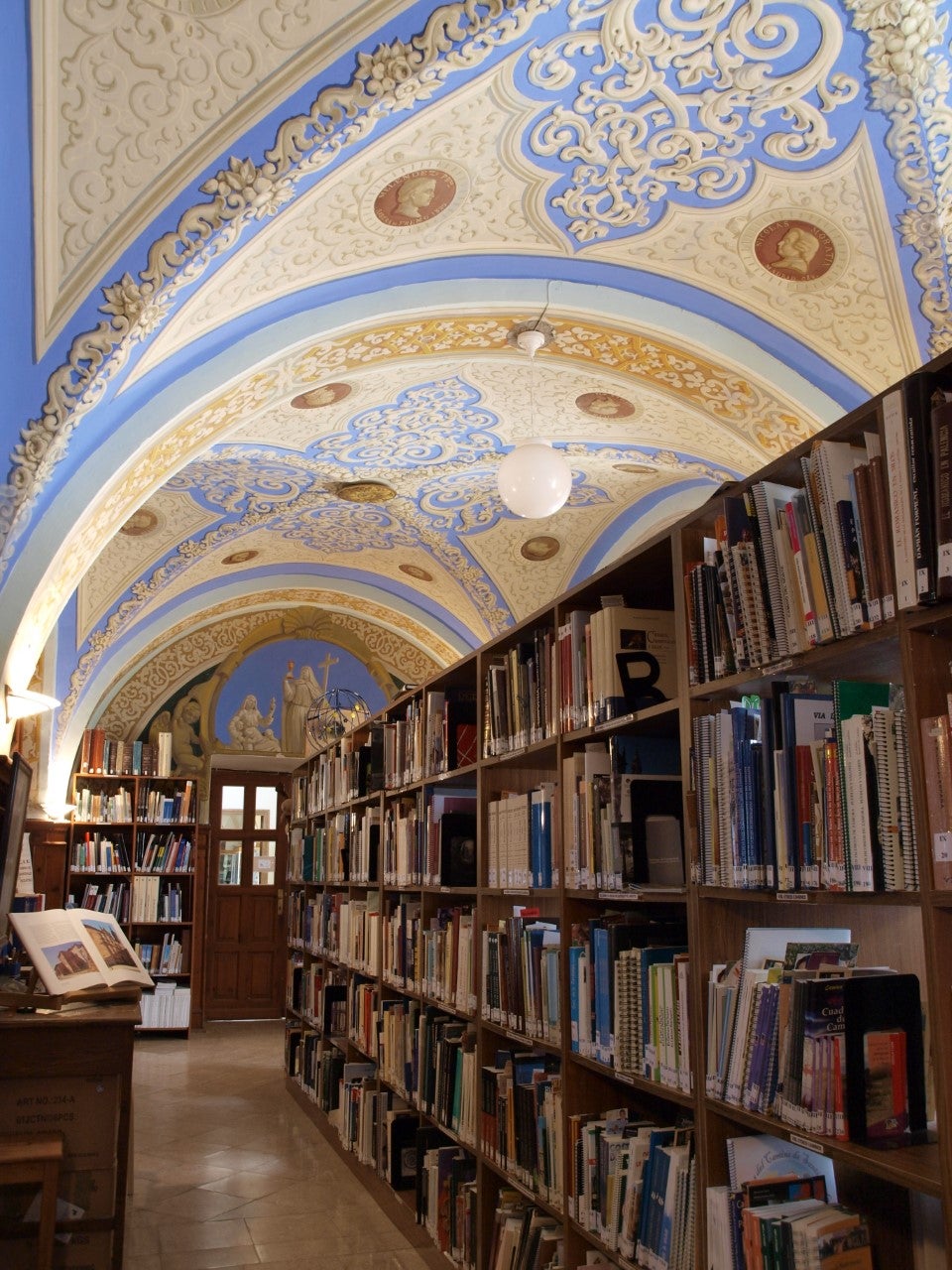 La Biblioteca Jacobea recibe una donación de 400 libros La Biblioteca Jacobea recibe una donación de 400 libros