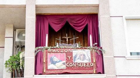 La Junta Mayor de Cofradías, Hermandades y Mayordomías de Semana Santa de Orihuela ha hecho entrega de los premios del primer Concurso “Por Ventanas y Balcones” balcones