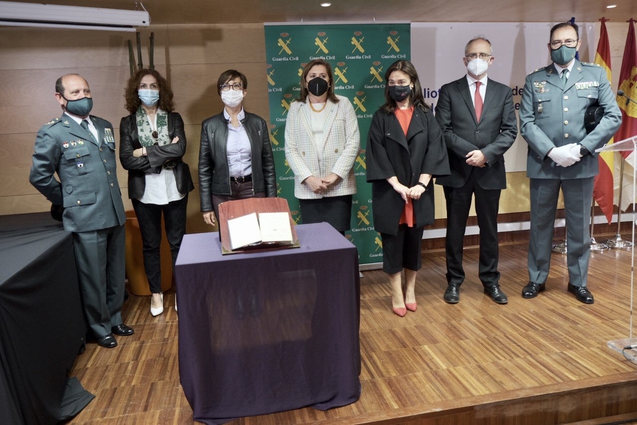 Devuelven a la Biblioteca de Ciudad Real un libro de Charles Darwin que iba a subastarse Devuelven a la Biblioteca de Ciudad Real un libro de Charles Darwin que iba a subastarse