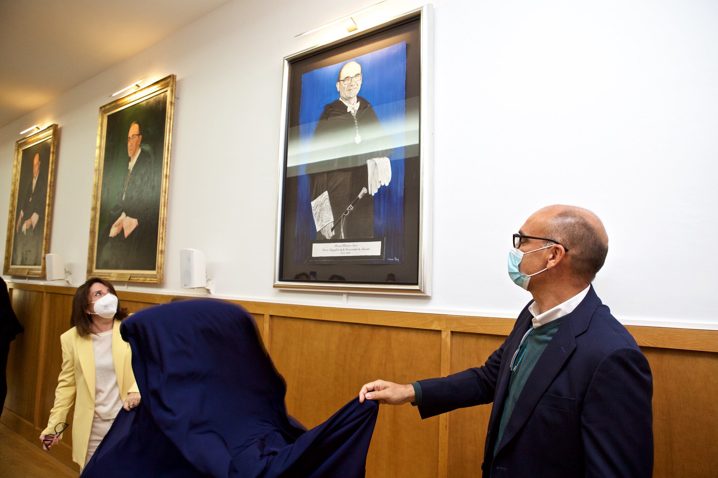 Manuel Palomar ya tiene su retrato en la galería de rectores de la Universidad de Alicante Manuel Palomar ya tiene su retrato en la galería de rectores de la Universidad de Alicante