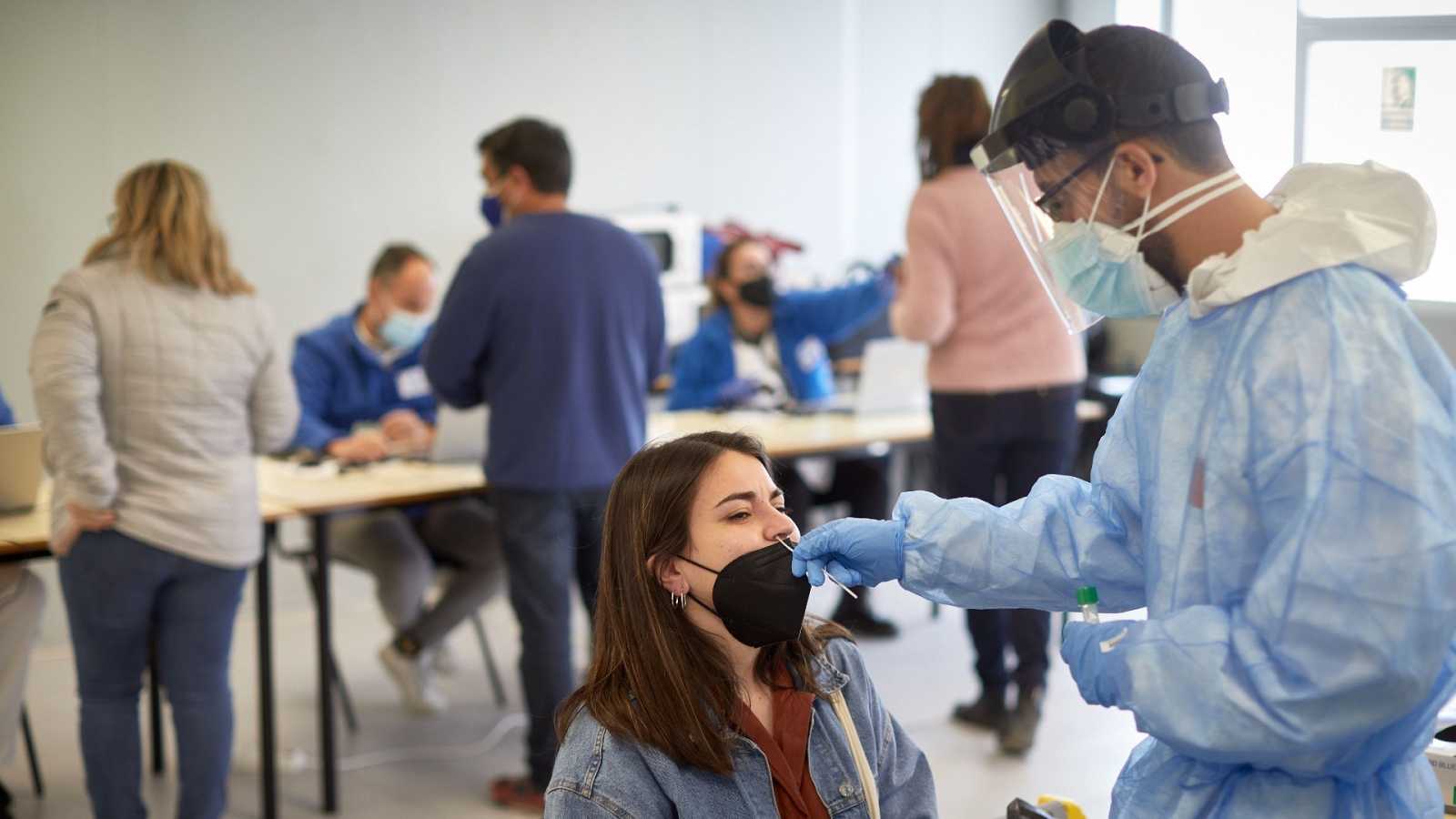 Aumentan los positivos en Extremadura hasta los 74 casos en una jornada con un fallecido Aumentan los positivos en Extremadura hasta los 74 casos en una jornada con un fallecido