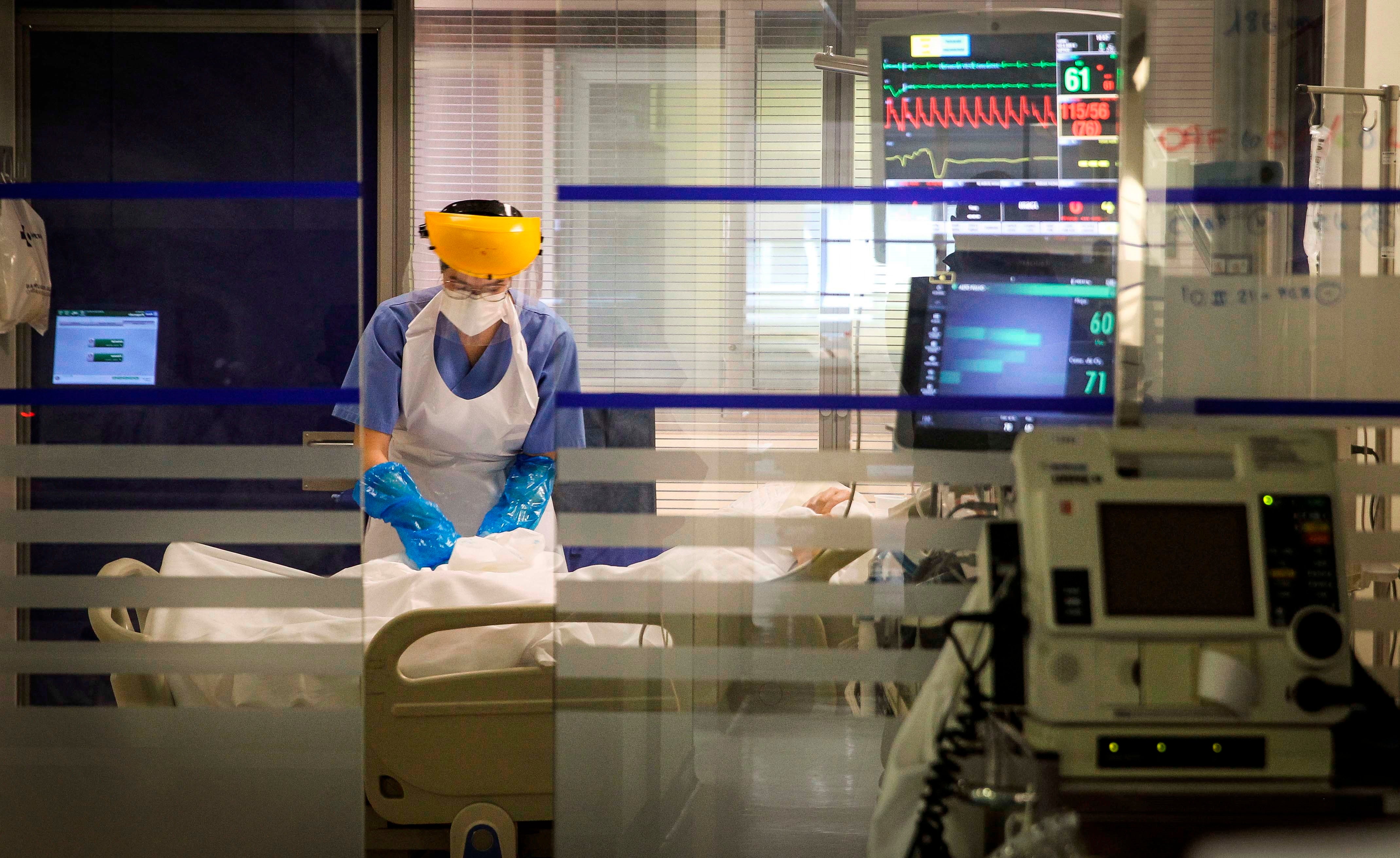 Sanidad diseña un nuevo 'semáforo Covid' que eleva el umbral de los niveles de riesgo ante una menor presión hospitalaria Sanidad diseña un nuevo 'semáforo Covid' que eleva el umbral de los niveles de riesgo ante una menor presión hospitalaria