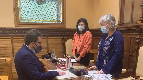 Tomo posesión como concejal en Gijón el socialista Manuel Vallina Tomo posesión como concejal en Gijón el socialista Manuel Vallina