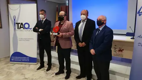 Marcos Galván recibiendo el premio "España en el Corazón" Marcos Galván recibiendo el premio "España en el Corazón"
