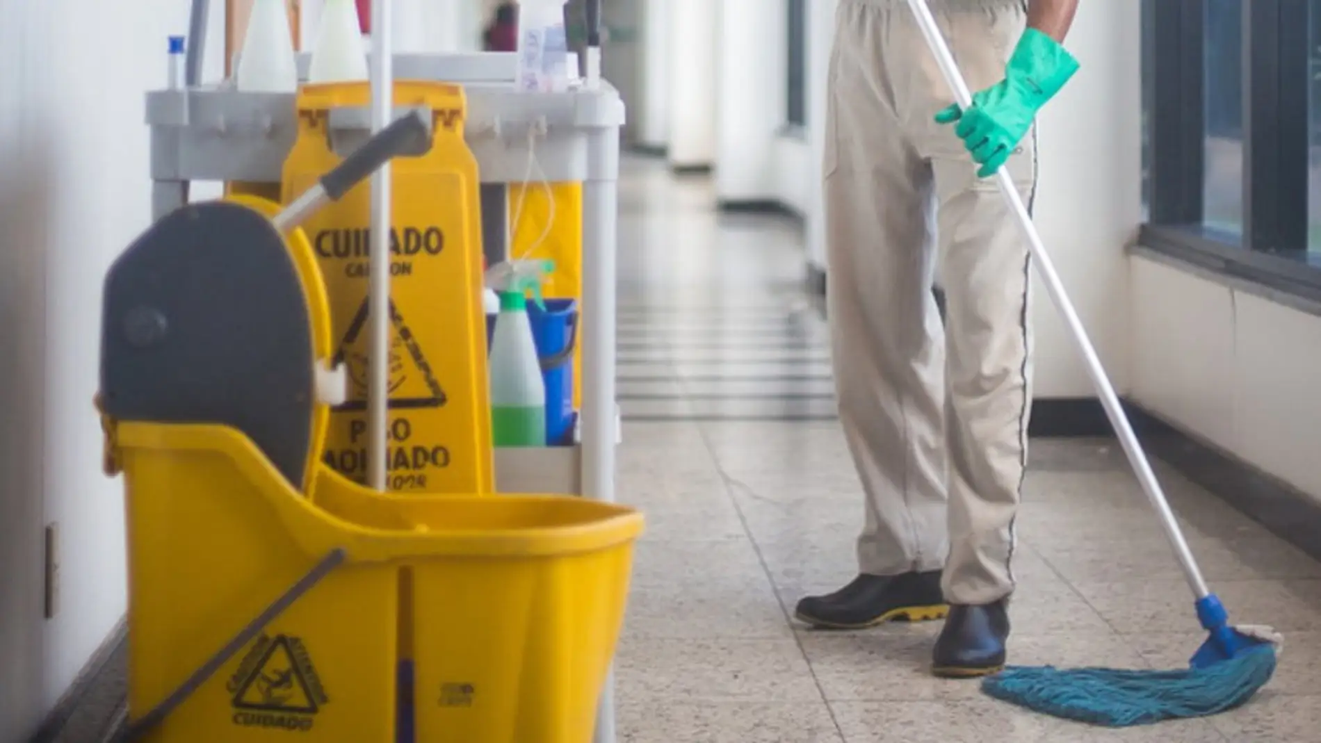 Trabajadores de limpieza en hospitales