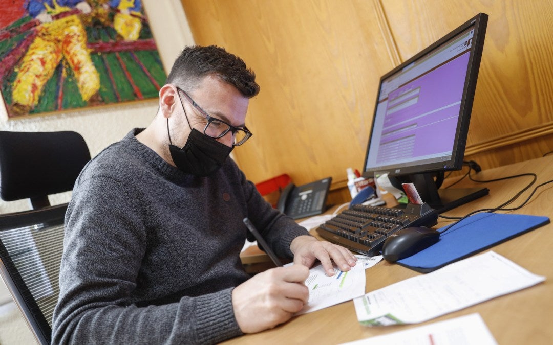 L'Alfàs del Pi comenzará hoy a repartir la tercera remesa del Plan Resistir L'Alfàs del Pi comenzará hoy a repartir la tercera remesa del Plan Resistir