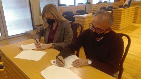 Ángela González y Pedro Maroto han firmado el convenio Ángela González y Pedro Maroto han firmado el convenio