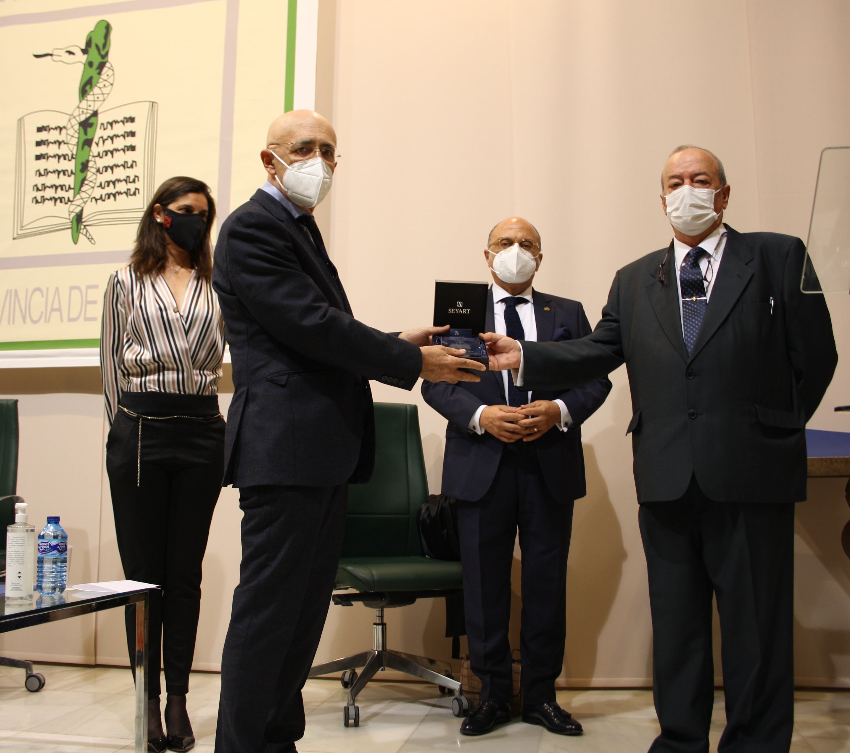 El Colegio de Médicos de Cáceres rinde homenaje a la pediatra Magdalena González El Colegio de Médicos de Cáceres rinde homenaje a la pediatra Magdalena González