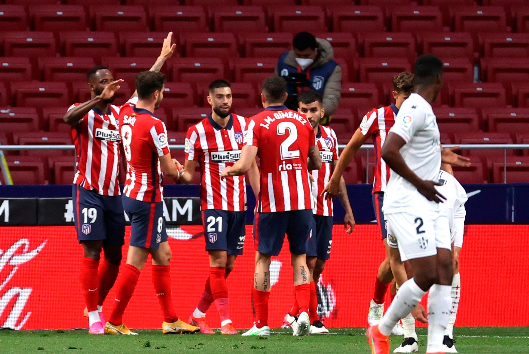 Correa y Carrasco devuelven al Atleti al liderato de LaLiga Correa y Carrasco devuelven al Atleti al liderato de LaLiga