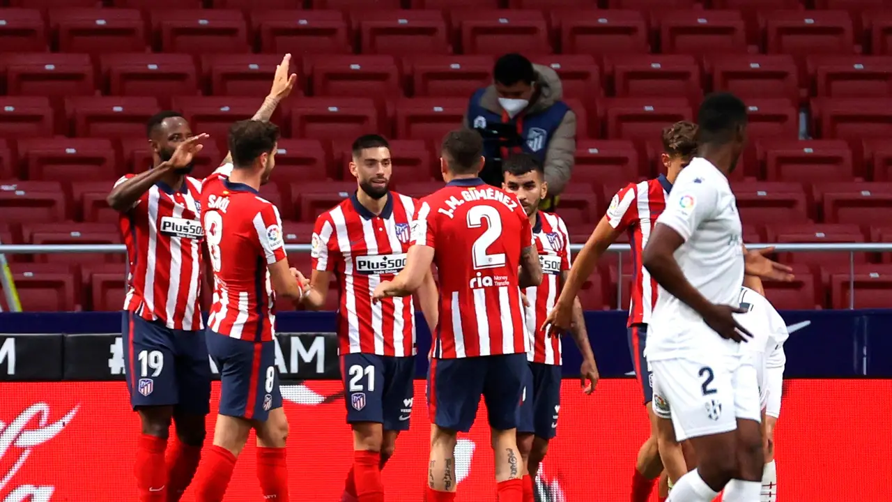 Correa y Carrasco devuelven al Atlético al liderato de la Liga Correa y Carrasco devuelven al Atlético al liderato de la Liga