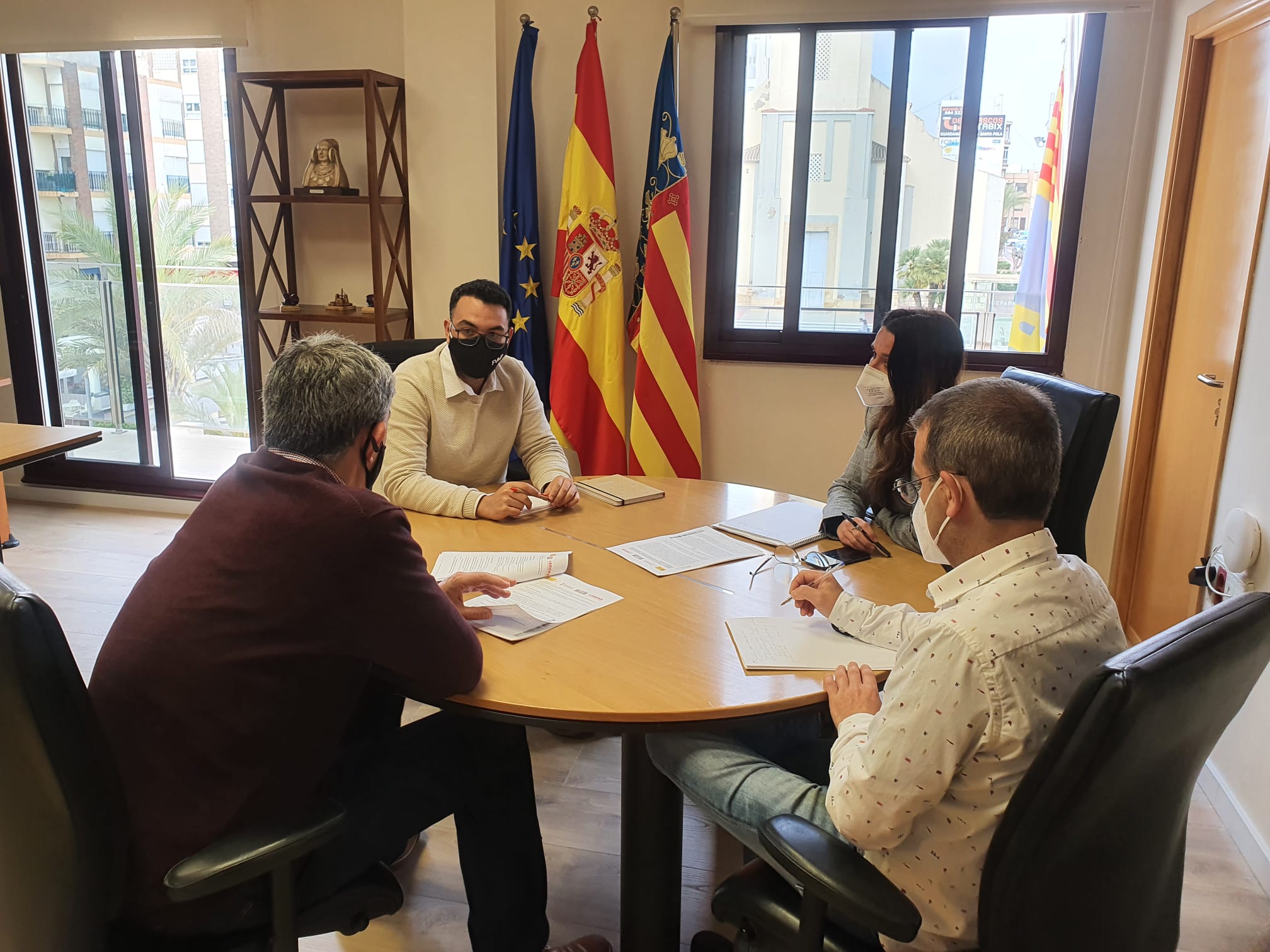 La finalidad de dichas actuaciones es facilitar impulsar el mercado laboral, e incluyen varias líneas de actuación La finalidad de dichas actuaciones es facilitar impulsar el mercado laboral, e incluyen varias líneas de actuación