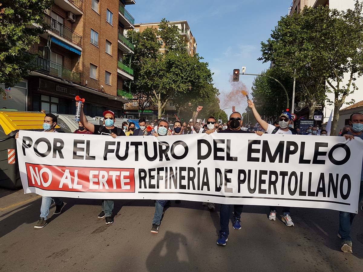 Unas 5.000 personas se manifiestan contra el ERTE de Repsol en Puertollano Unas 5.000 personas se manifiestan contra el ERTE de Repsol en Puertollano