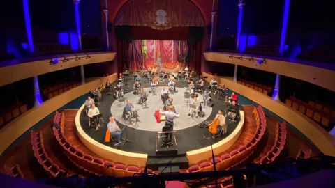 La Banda Sinf&oacute;nica municipal en un ensayo en el Teatro Circo 
