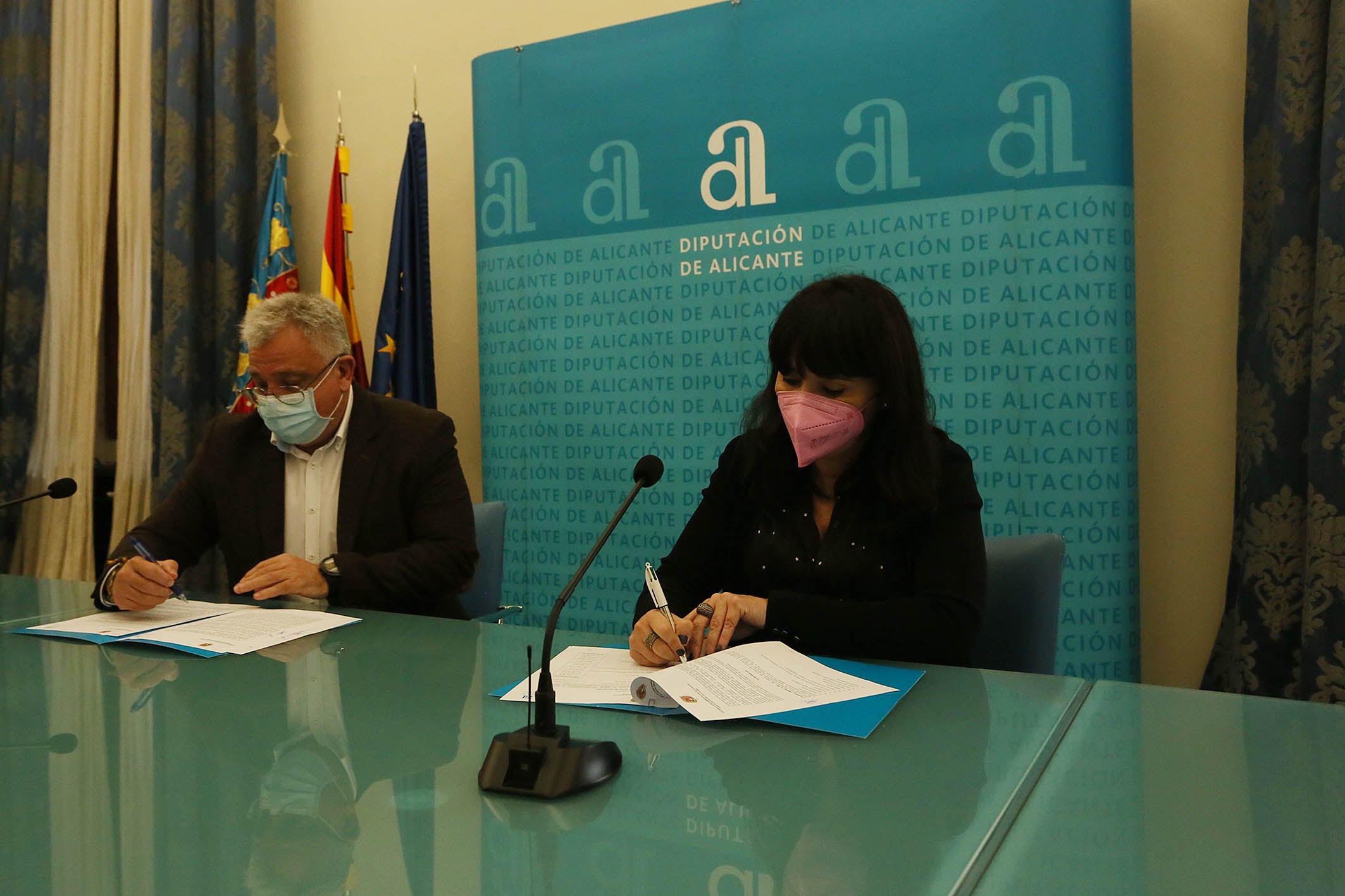 La Diputación y el Ayuntamiento de Alicante renuevan el convenio de colaboración para promover actividades culturales La Diputación y el Ayuntamiento de Alicante renuevan el convenio de colaboración para promover actividades culturales