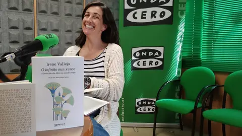 Carmen Quinteiro celebra el "Día del Libro" en Onda Cero Pontevedra Viernes de Cuento - Más de Uno Pontevedr