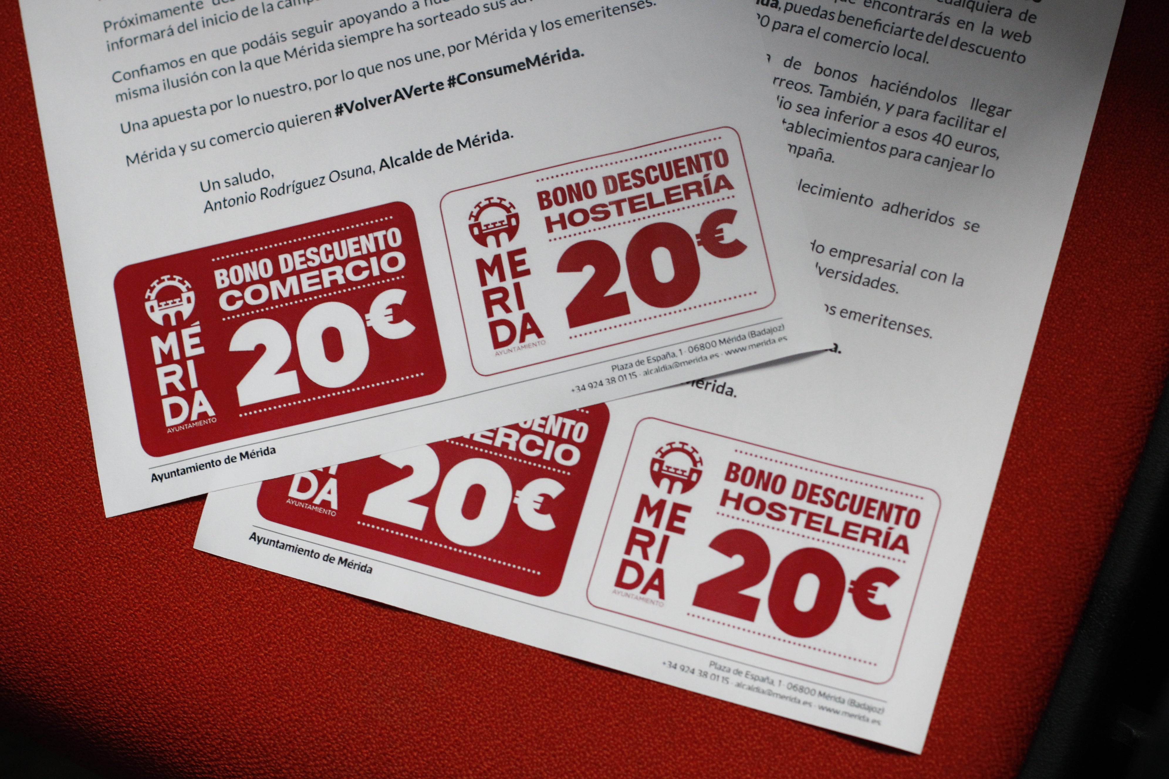 Los hosteleros y comerciantes reciben las ayudas económicas municipales Los hosteleros y comerciantes reciben las ayudas económicas municipales