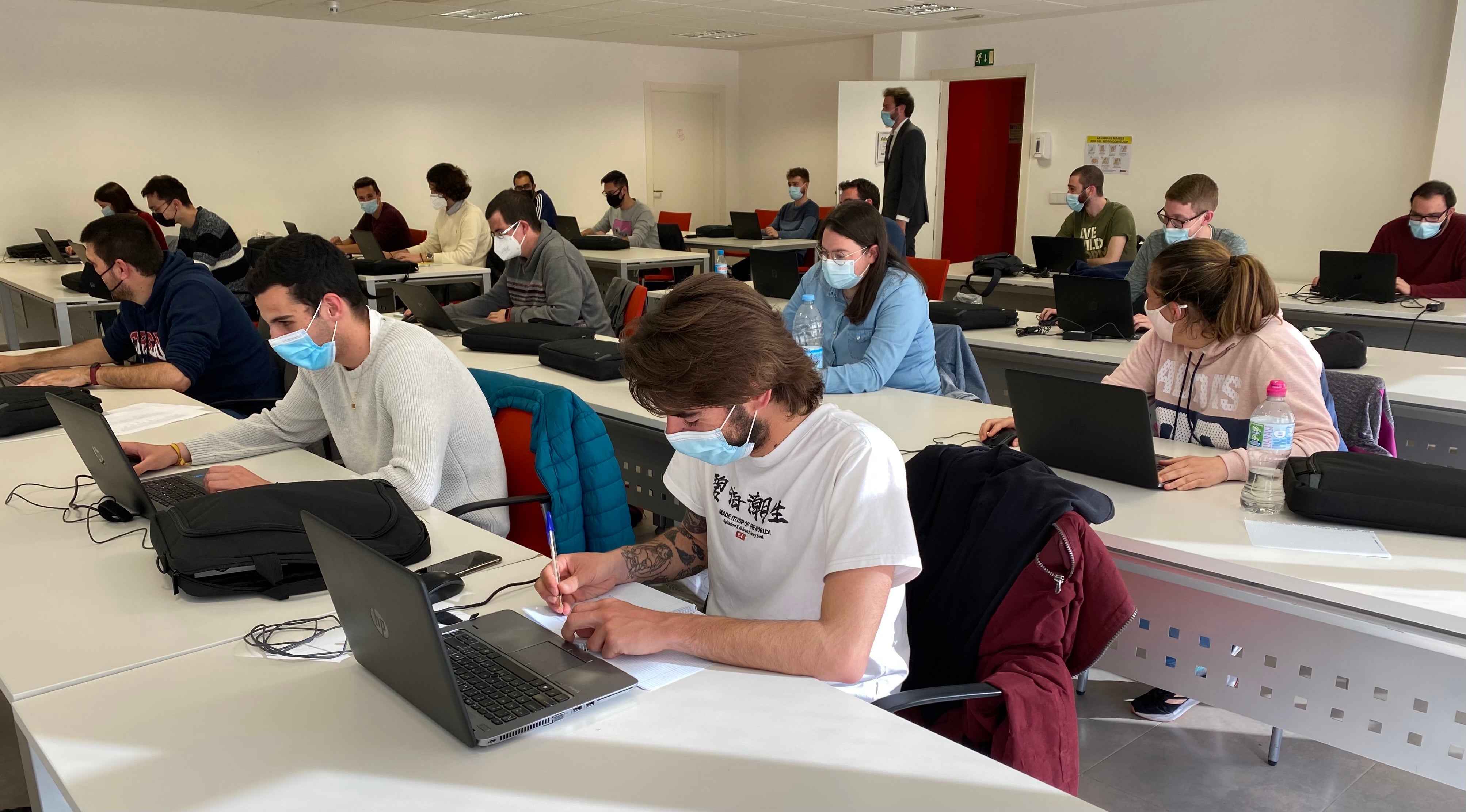 Renfe comienza a formar a 19 personas para la próxima apertura del Centro de Robótica e Inteligencia Artificial Renfe comienza a formar a 19 personas para la próxima apertura del Centro de Robótica e Inteligencia Artificial