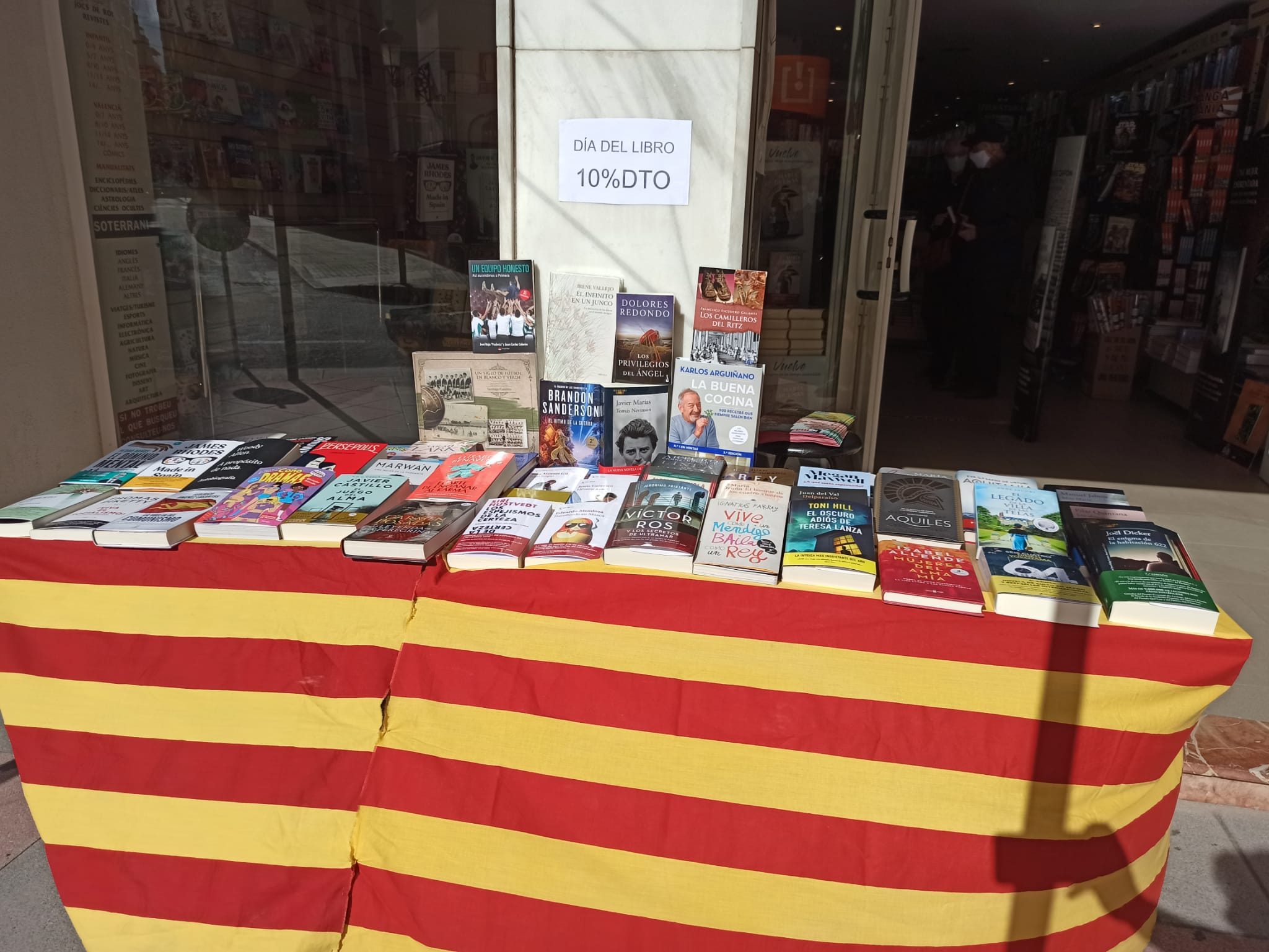 Paco Trigueros: "La lectura está siendo uno de los grandes refugios durante esta pandemia" Paco Trigueros: "La lectura está siendo uno de los grandes refugios durante esta pandemia"
