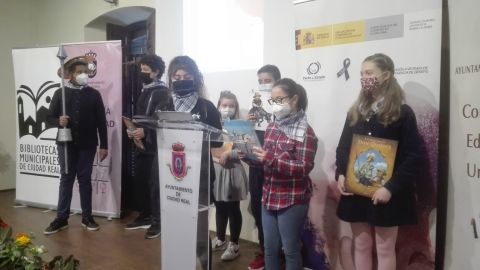 Alumnos del colegio "Carlos Eraña" han participado en la lectura del Quijote Alumnos del colegio "Carlos Eraña" han participado en la lectura del Quijote