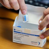 Noticias de la mañana (23-04-21) La vacuna de Janssen puede hacer que lleguemos a los 5 millones de inmunizados en mayo en España