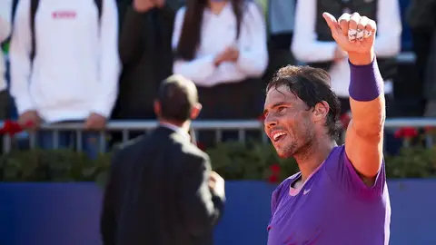 Nadal no da opción a Carreño y se mete en la final del Conde de Godó Nadal no da opción a Carreño y se mete en la final del Conde de Godó