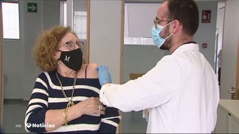 As&iacute; act&uacute;an los sanitarios con las personas que se vacunan tras haber rechazado las dosis en su turno
