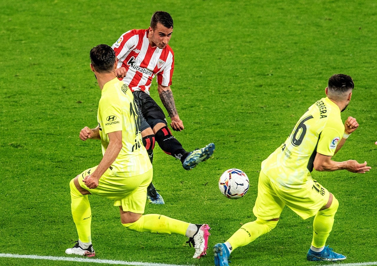 El Atlético sucumbe ante Iñigo Martínez y la Liga se pone al rojo vivo El Atlético sucumbe ante Iñigo Martínez y la Liga se pone al rojo vivo