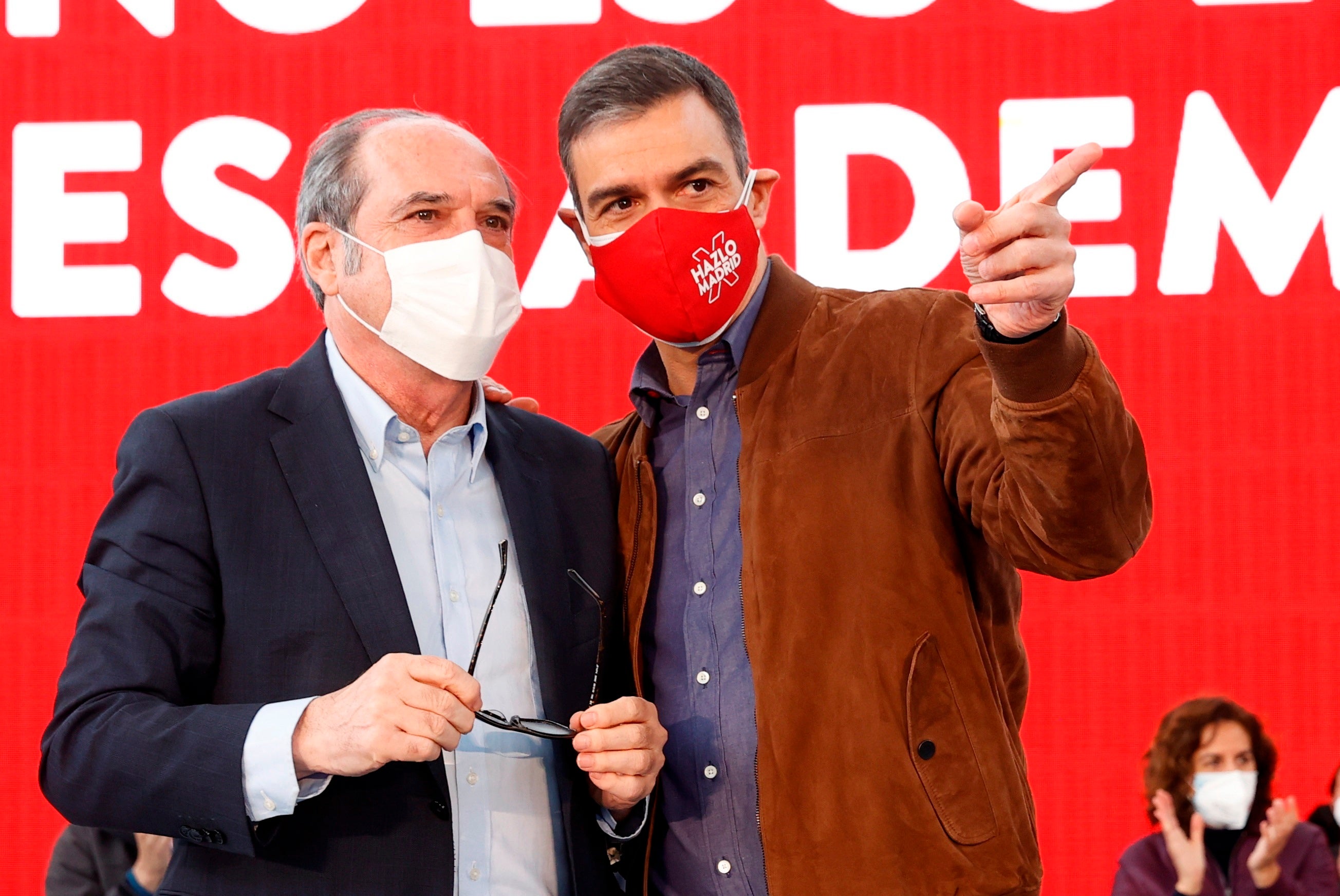 La prensa recoge el debate interno que se ha desatado en el PSOE tras la debacle de Madrid La prensa recoge el debate interno que se ha desatado en el PSOE tras la debacle de Madrid