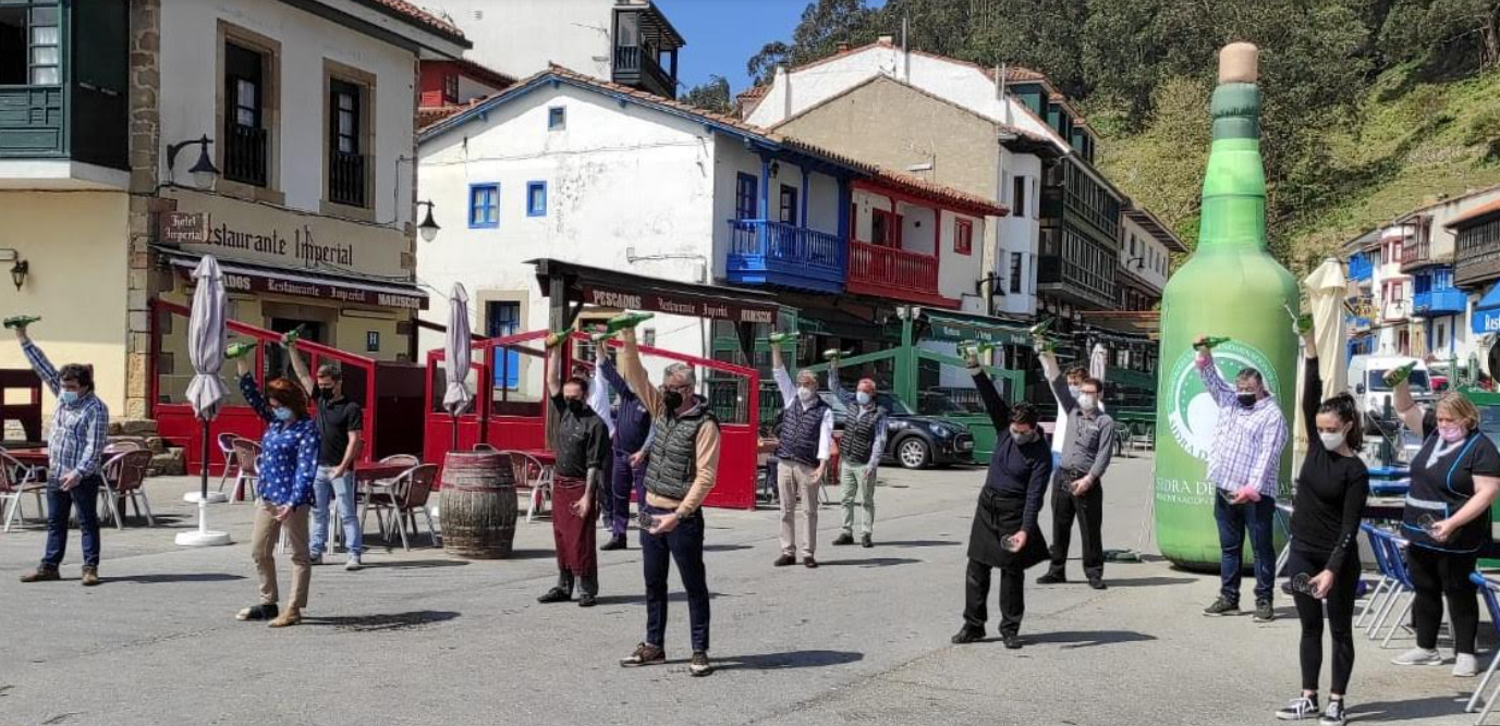 La hostelería de Tazones se compromete con la Sidra de Asturias La hostelería de Tazones se compromete con la Sidra de Asturias