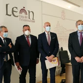 Firma del acuerdo de bomberos en entre Ayuntamiento y Diputación de León Firma del acuerdo de bomberos en entre Ayuntamiento y Diputación de León