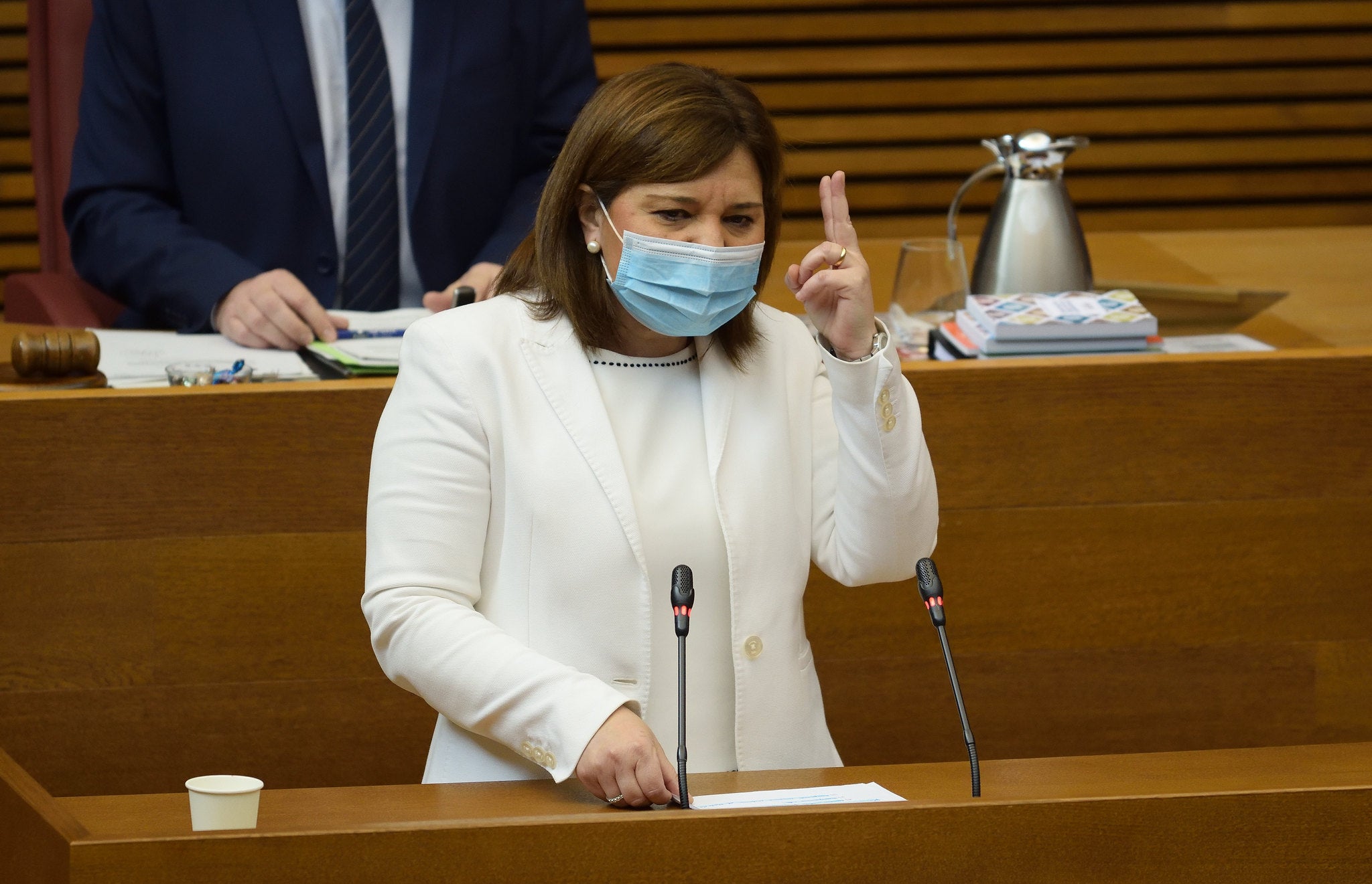 Bonig urge a Puig a optar entre "comunismo o libertad" y el president le responde: "Libertad pero sin ira" Bonig urge a Puig a optar entre "comunismo o libertad" y el president le responde: "Libertad pero sin ira"