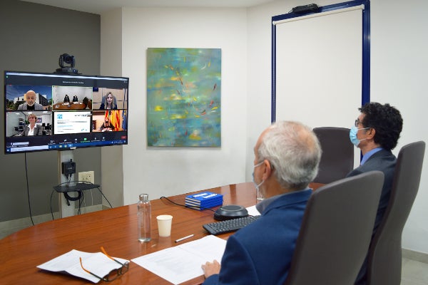 FACSA entrega 27 becas a estudiantado de grado de la UJI residente en Castelló de la Plana FACSA entrega 27 becas a estudiantado de grado de la UJI residente en Castelló de la Plana