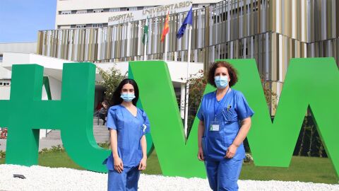 Matronas del hospital Macarena, a las puertas del edificio principal