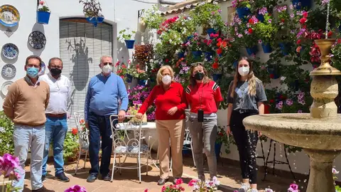 El jurado visita un patio de la Subbética El jurado visita un patio de la Subbética
