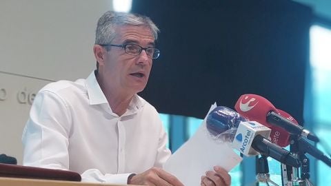El alcalde de Arcos, Isidoro Gamb&iacute;n, en rueda de prensa