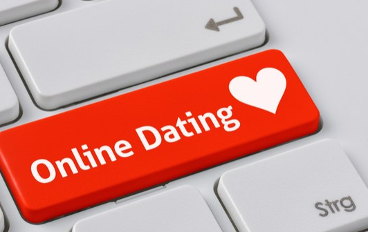 Un estudio revela que quienes cometen faltas online ligan menos Un estudio revela que quienes cometen faltas online ligan menos