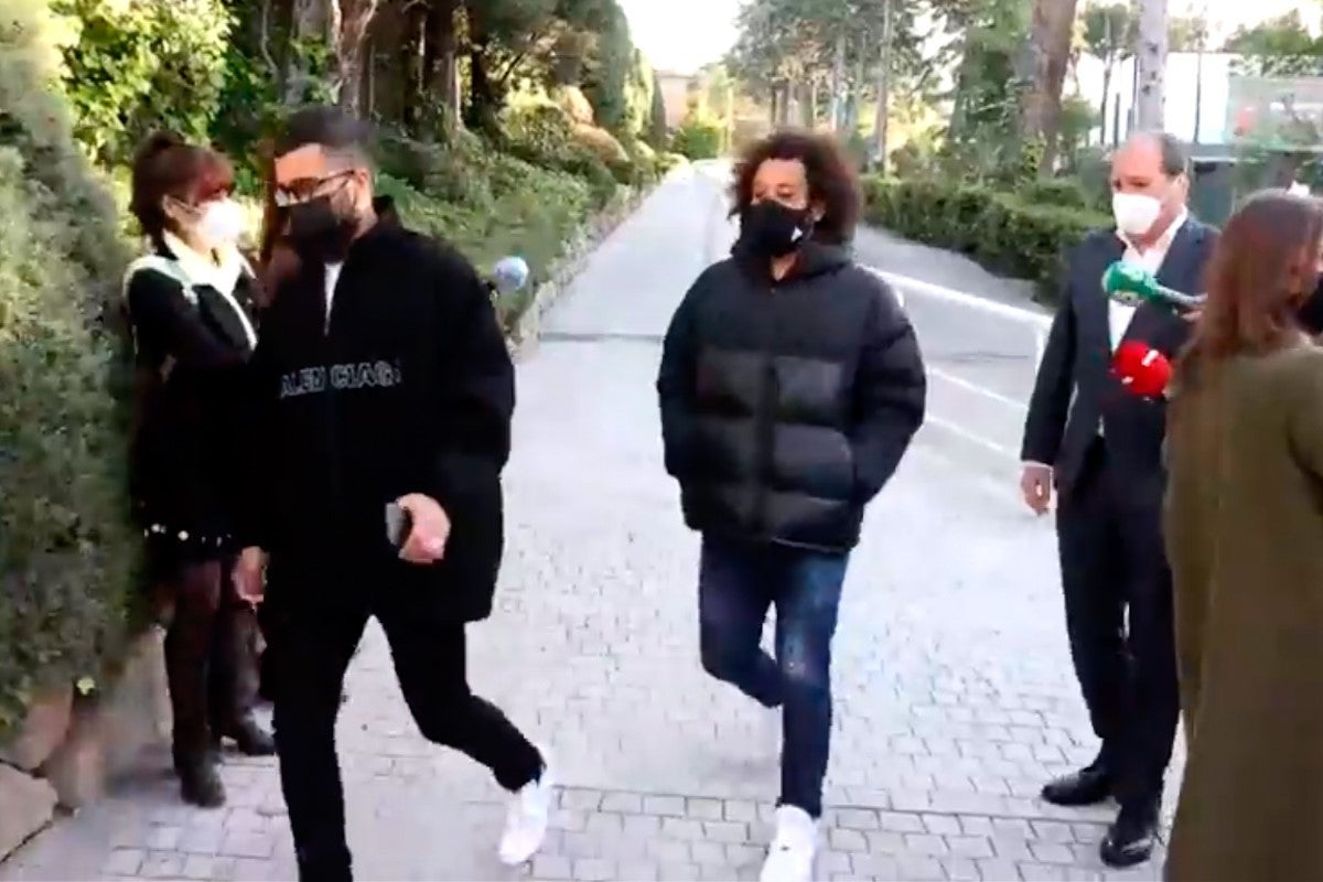 Cristina, la sustituta de Marcelo en la mesa electoral: "Me han preguntado y he dicho que sí, soy muy madridista" Cristina, la sustituta de Marcelo en la mesa electoral: "Me han preguntado y he dicho que sí, soy muy madridista"