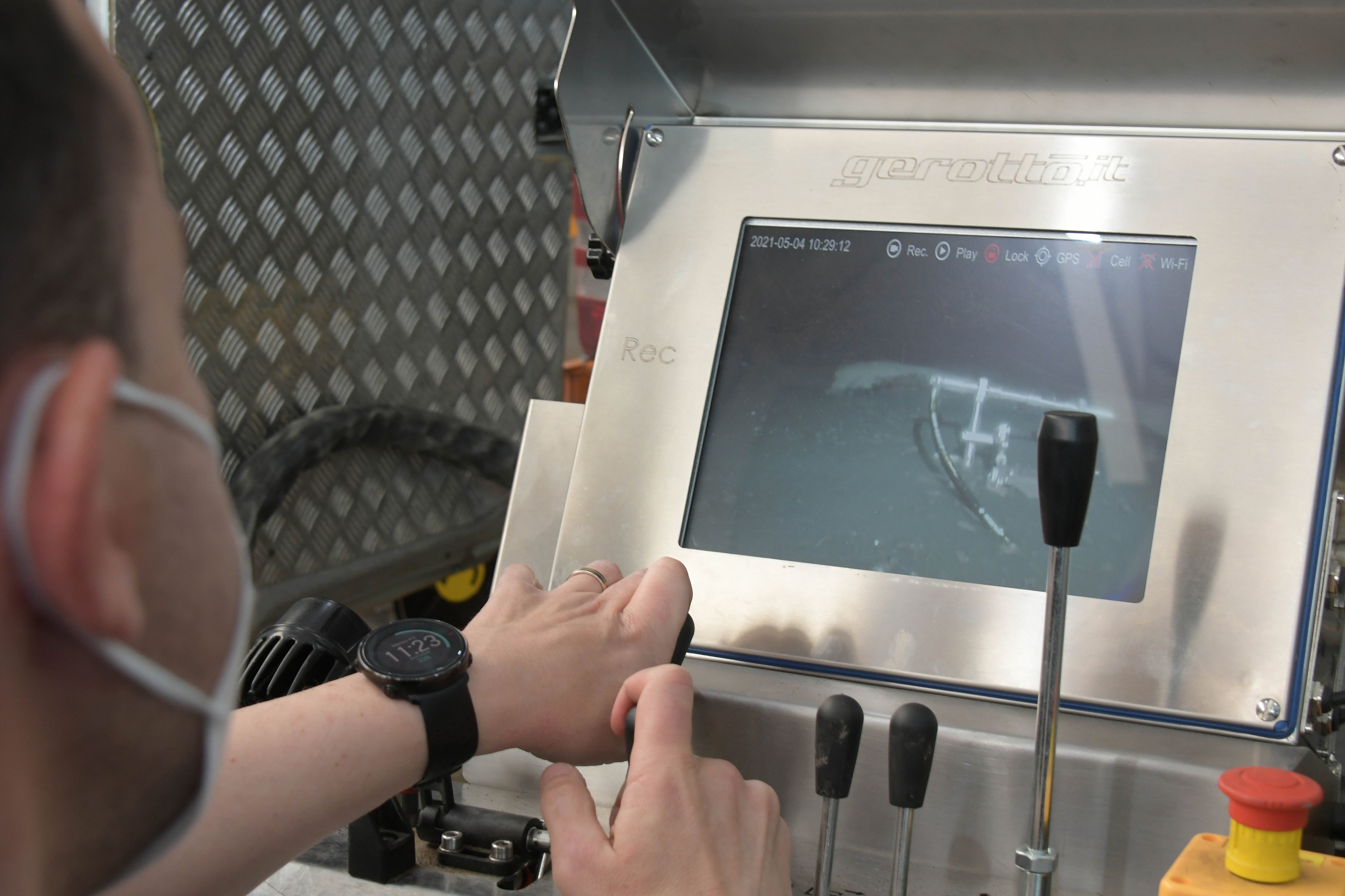 Aguas de Cádiz, pionera en incorporar un robot automatizado para facilitar los trabajos limpieza de las estaciones de bombeo Aguas de Cádiz, pionera en incorporar un robot automatizado para facilitar los trabajos limpieza de las estaciones de bombeo