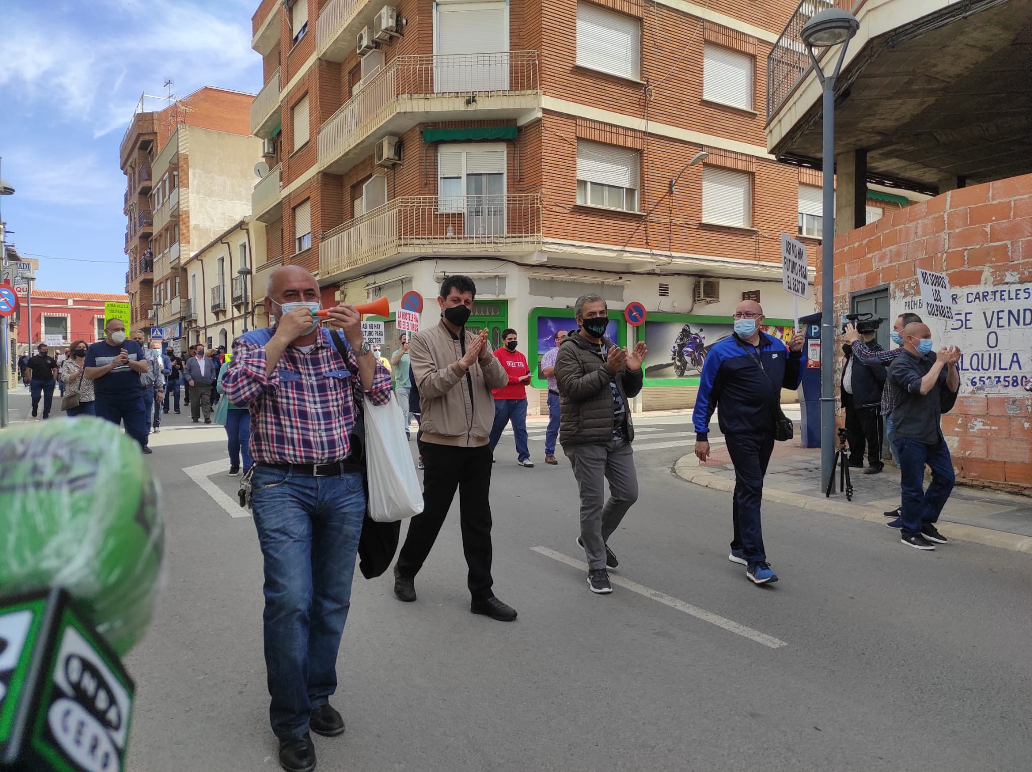 Manifestación ejemplar de los hosteleros de Valdepeñas. Manifestación ejemplar de los hosteleros de Valdepeñas.