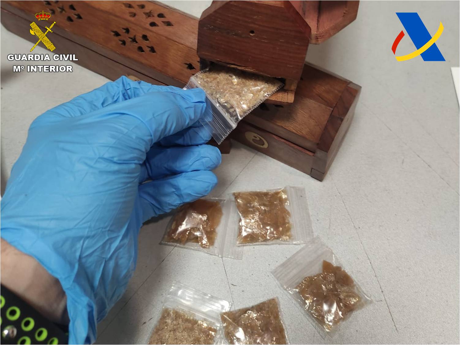 La Guardia Civil intercepta en el aeropuerto de El Altet de Elche un envío de la droga conocida como 'molécula de Dios' La Guardia Civil intercepta en el aeropuerto de El Altet de Elche un envío de la droga conocida como 'molécula de Dios'