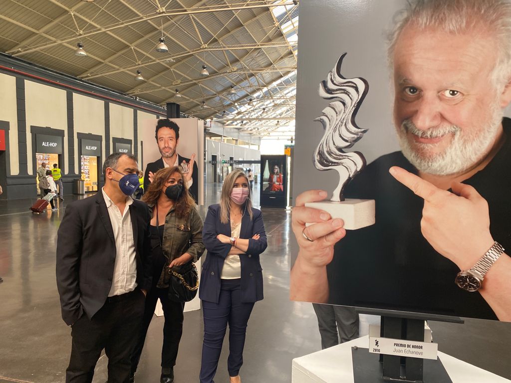 La estación de ADIF muestra retratos inéditos de los premiados en el Festival de Cine de Alicante La estación de ADIF muestra retratos inéditos de los premiados en el Festival de Cine de Alicante