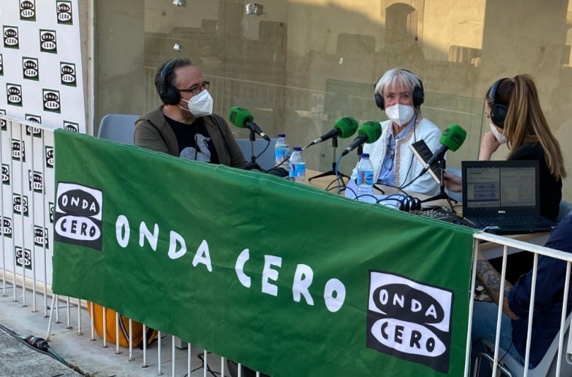 Ramón Besonías y Carmen Artaloytia pasan por los micrófonos de Onda Cero Mérida Ramón Besonías y Carmen Artaloytia pasan por los micrófonos de Onda Cero Mérida