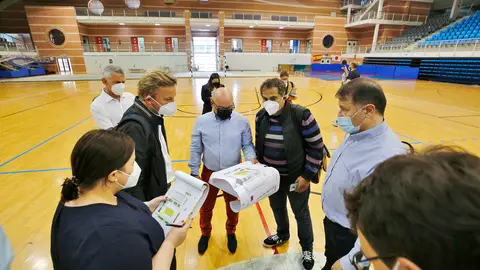 La visita oficial ha tenido por objeto revisar las instalaciones la Ciudad Deportiva, que albergará el próximo mes de diciembre el primer Mundial de Balonmano Femenino deportes