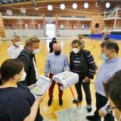 La visita oficial ha tenido por objeto revisar las instalaciones la Ciudad Deportiva, que albergará el próximo mes de diciembre el primer Mundial de Balonmano Femenino 
