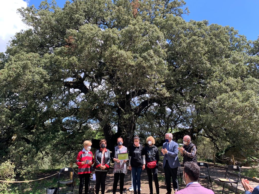 La Carrasca de Lecina recibe su diploma La Carrasca de Lecina recibe su diploma