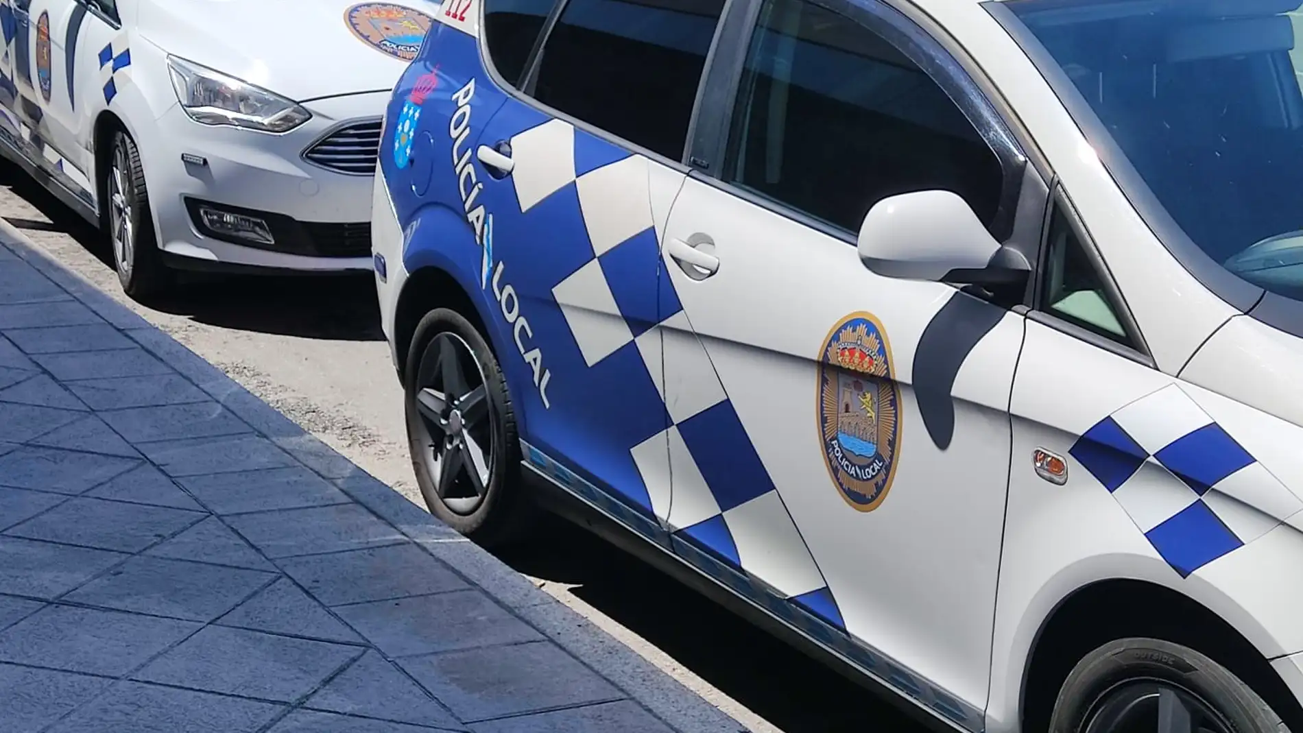 A Policía Local incorpora 3 vehículos dotados con mampara de seguridade