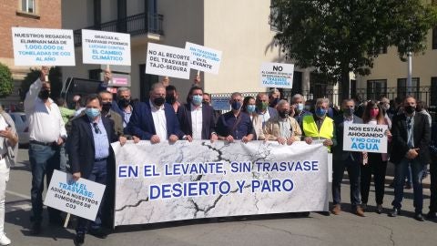 Los regantes denuncian que la modificación de las reglas de explotación del trasvase tiene motivos políticos Los regantes denuncian que la modificación de las reglas de explotación del trasvase tiene motivos políticos