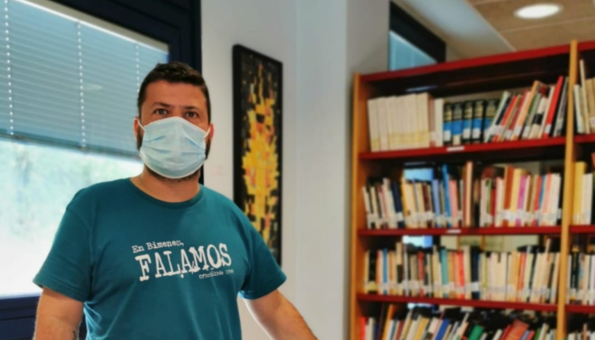 Aitor García: "Tolos conceyos de la Mancomunidá de la Sidra y les biblioteques tán faciendo un bon trabayu na promoción de los llibros n'asturianu" Aitor García: "Tolos conceyos de la Mancomunidá de la Sidra y les biblioteques tán faciendo un bon trabayu na promoción de los llibros n'asturianu"