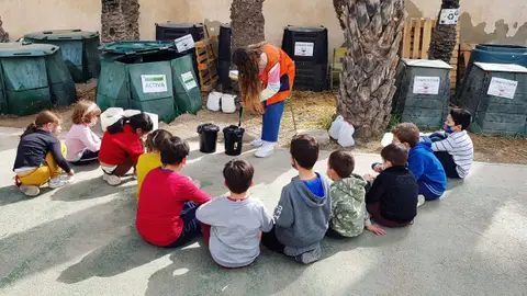 Escolares reciclando Escolares reciclando