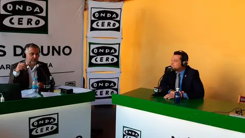 El alcalde de Córdoba, José María Bellido, con Carlos Alsina El alcalde de Córdoba, José María Bellido, con Carlos Alsina